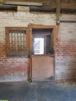 Boxentüren, Weidepfähle + Futtertonnen zu verkaufen