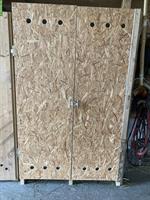 Grosser MV Sattelschrank aus Holz