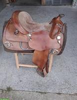 Bequemer Western­sattel mit Filzpad zu verkaufen