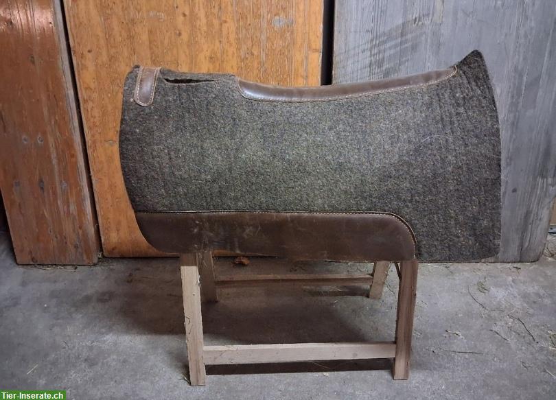 Bild 5: Bequemer Western­sattel mit Filzpad zu verkaufen