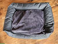 Grosses Hundebett, neuwertig, flauschig und robust