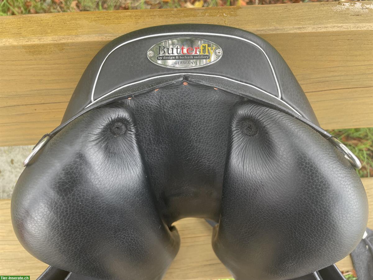 Bild 4: Günstiger Butterfly Island-Dressursattel 17 Zoll