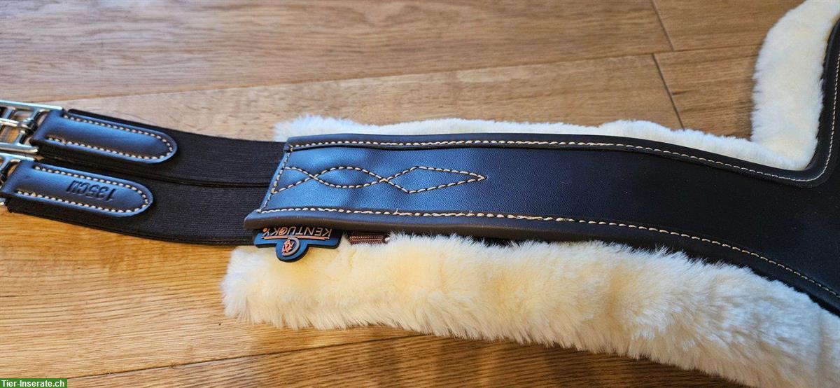 Bild 2: Kentucky Stollengurt mit Fell, 135cm, NEU