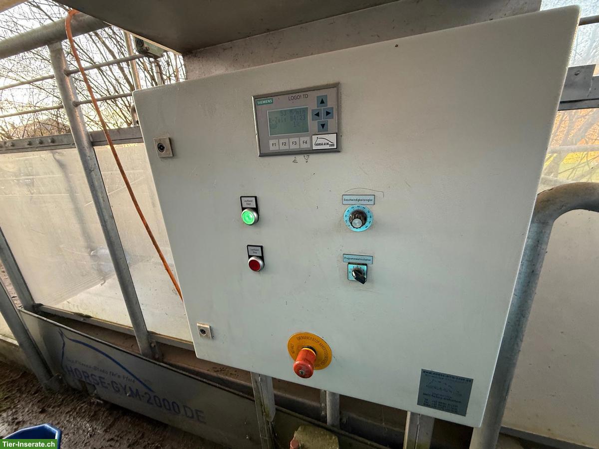 Bild 3: HorseGym Pferdelaufband Occasion mit Dach zu verkaufen