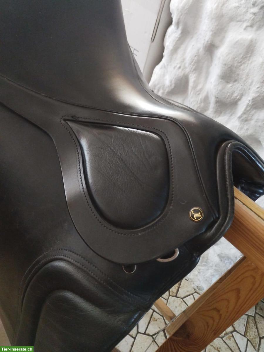 Bild 2: Black Forest Dressursattel 17.5 Zoll mit Bananenkissen