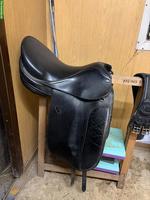 M.I.S.S. Dressursattel 18 Zoll zu verkaufen
