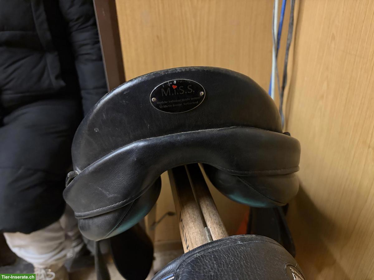 Bild 2: M.I.S.S. Dressursattel 18 Zoll zu verkaufen