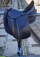 Dressursattel EquiNomic 16 Zoll inkl. Gurt, Bügel & Pad
