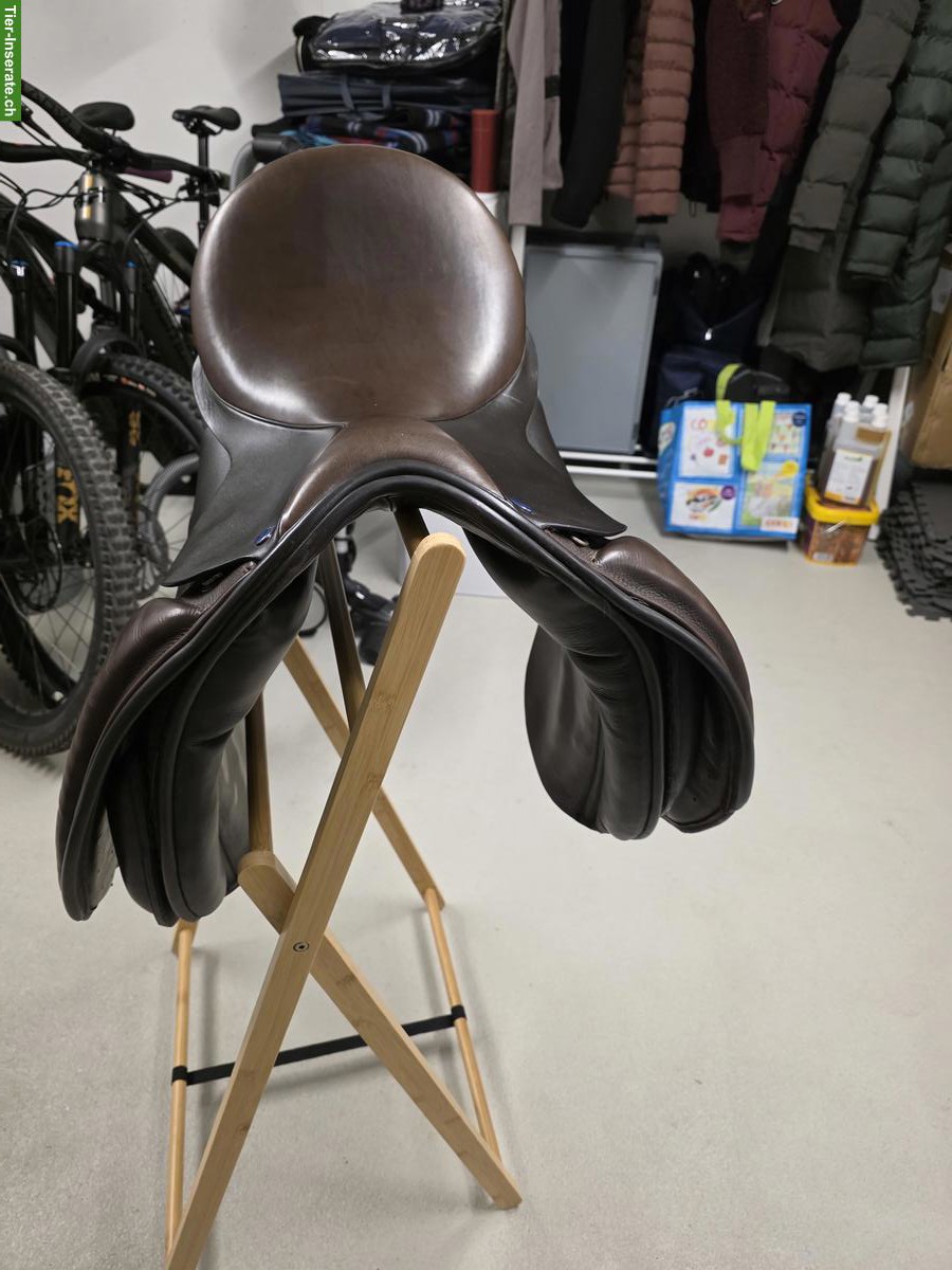 Bild 2: Balance Dressursattel Equinox 17.5 Zoll
