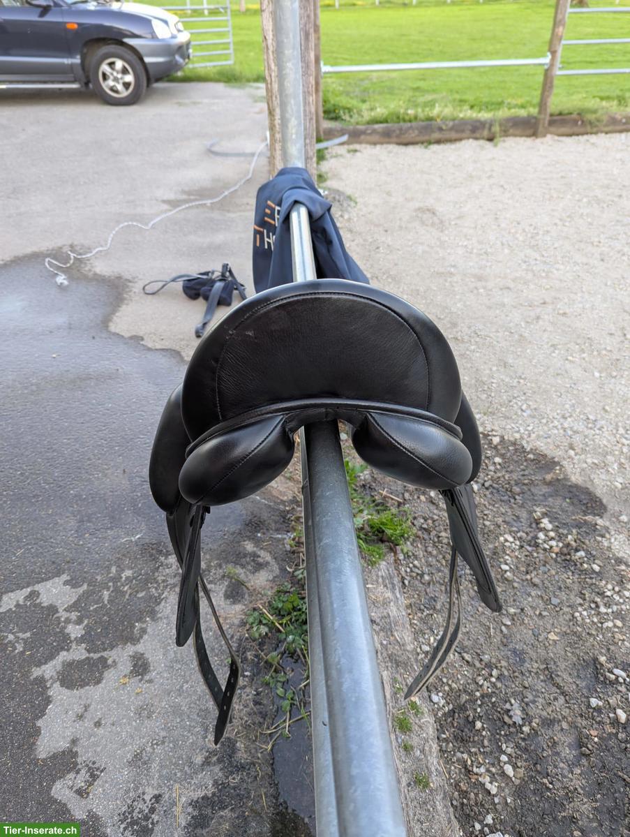 Bild 4: Dressursattel Eric Thomas 17 Zoll zu verkaufen