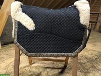 Barocke Lammfellschabracke zu verkaufen