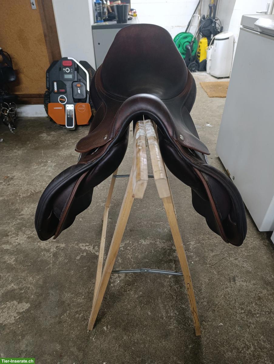 Bild 2: Meyer Springsattel 18 Zoll, passt auf grosses Warmblut