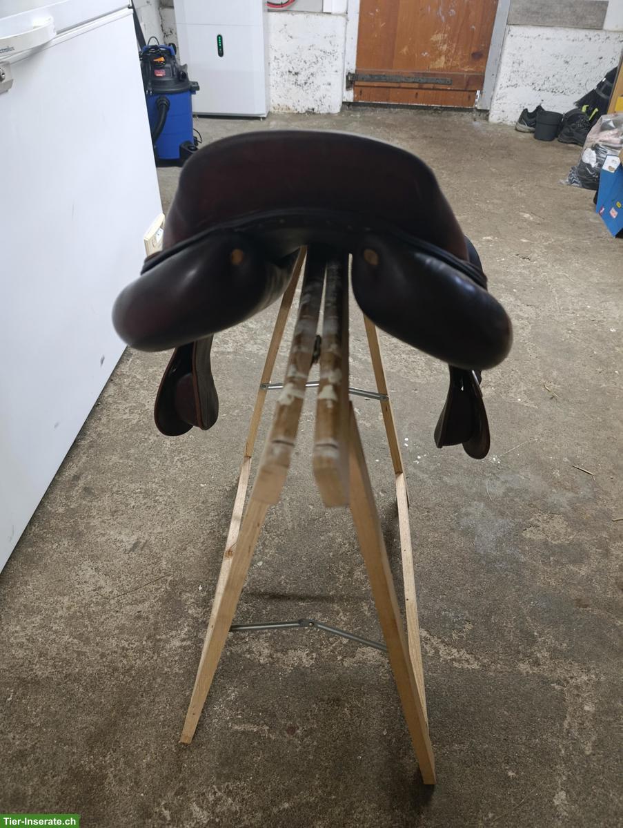 Bild 3: Meyer Springsattel 18 Zoll, passt auf grosses Warmblut