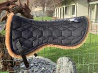 Mattes Sattelkissen Lammfell M, neu