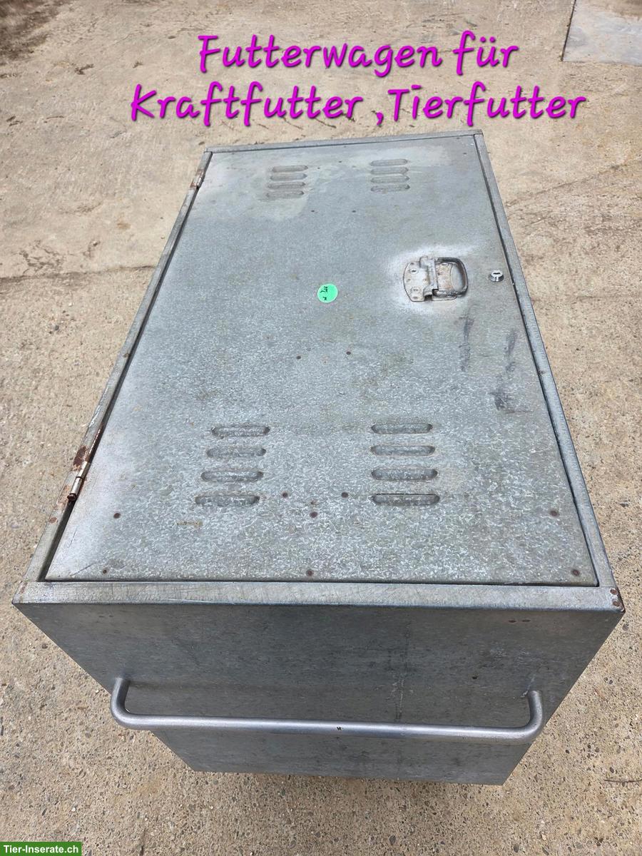 Bild 2: Futterwagen für Pferde- und Tierfutter