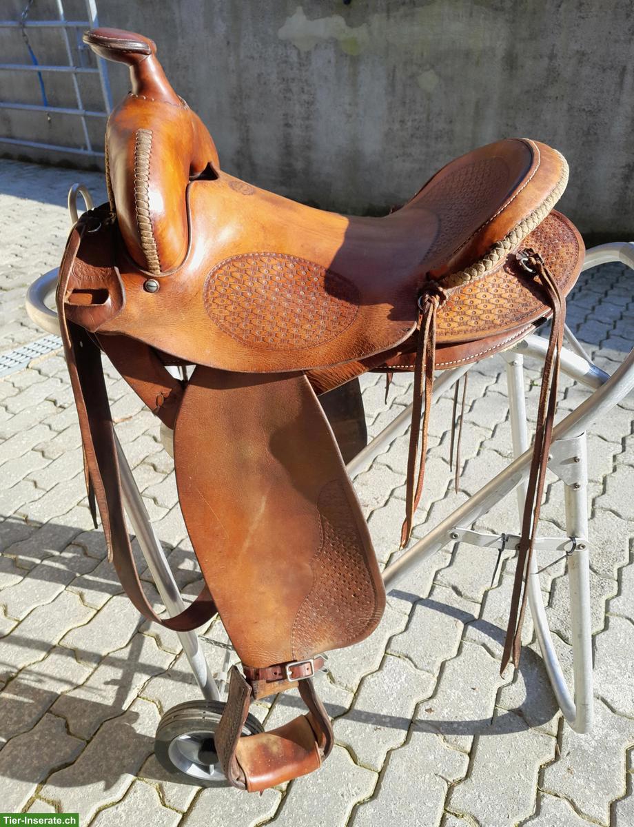 Kurzer Westernsattel, gebraucht, mit Caddy, Sitzfell und Pad