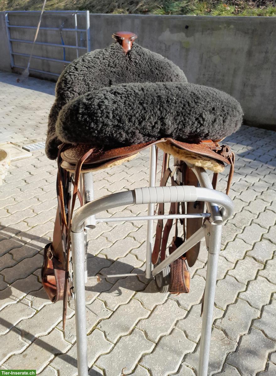 Bild 7: Kurzer Westernsattel, gebraucht, mit Caddy, Sitzfell und Pad