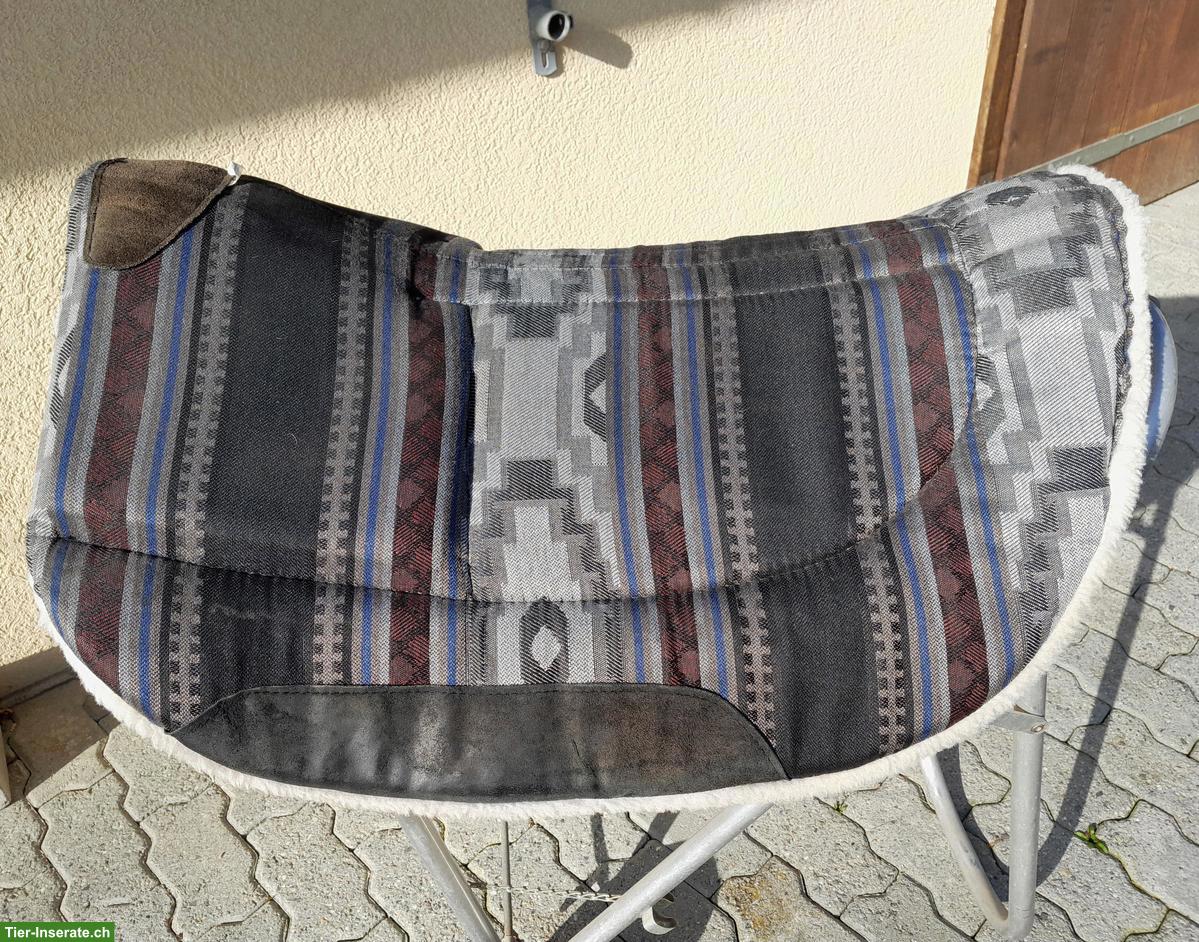 Bild 9: Kurzer Westernsattel, gebraucht, mit Caddy, Sitzfell und Pad