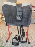 Filtzsattel mit Steigbügeldecke zu verkaufen