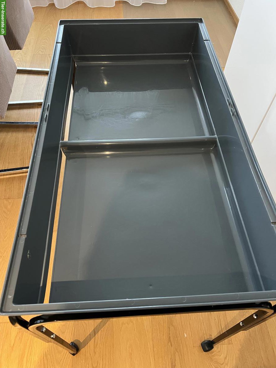 Bild 2: Vogelkäfig mit Rollgestell und Zubehör