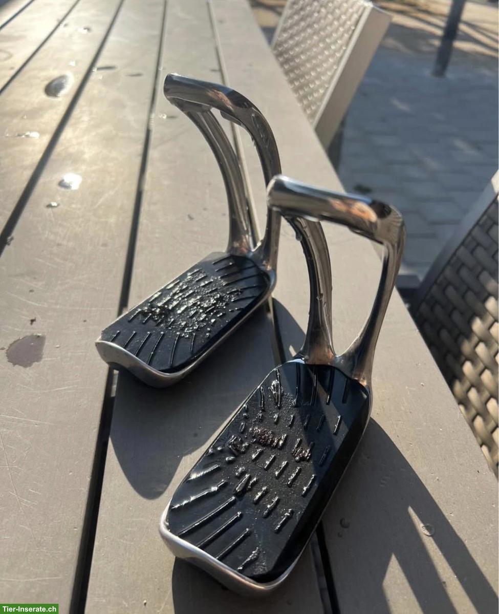 Bild 3: Magnetische Steigbügel zu verkaufen