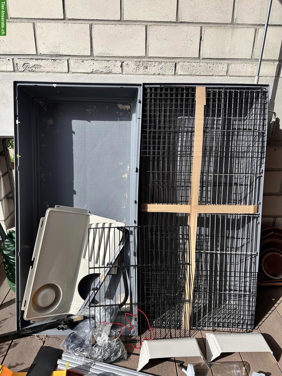 Bild 2: Doppelstöckiger Nagerkäfig mit Holzhaus