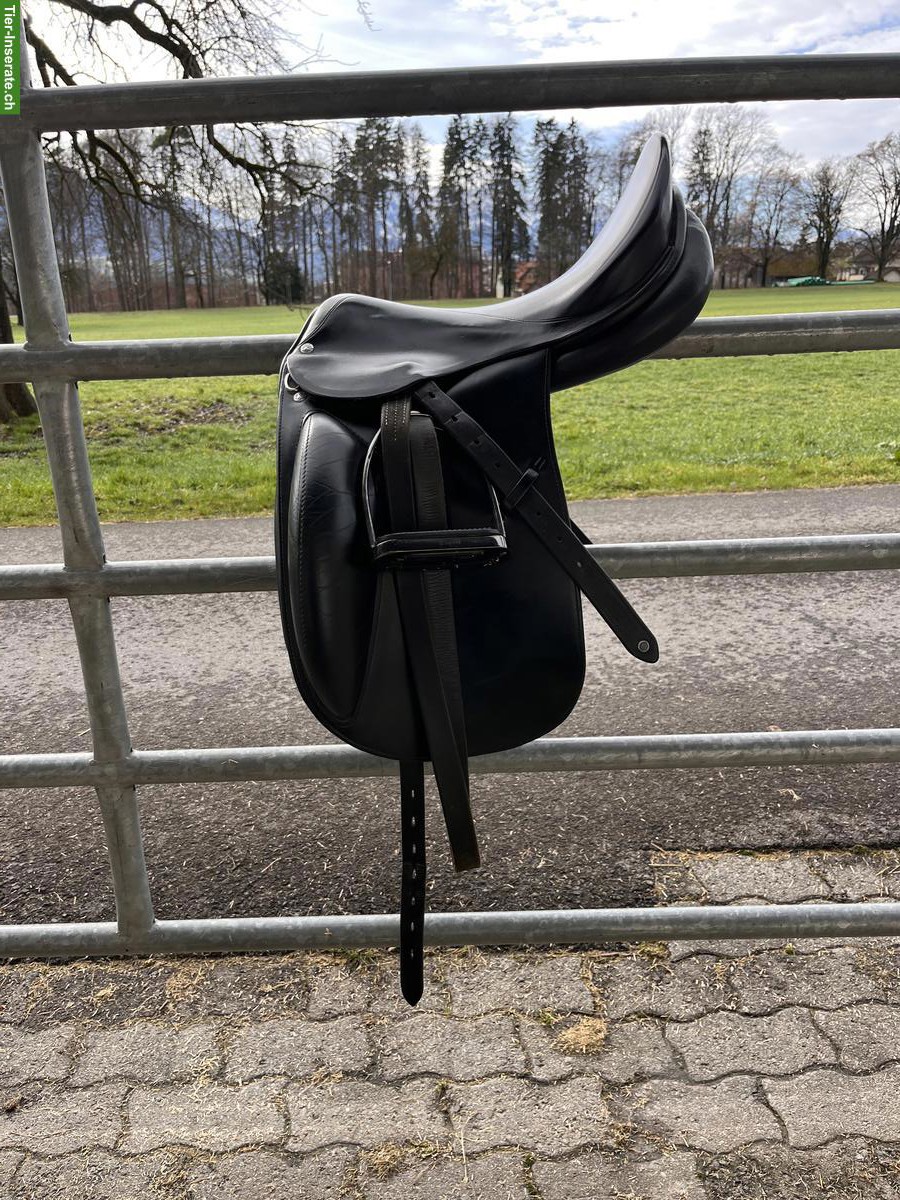 Röösli Dressursattel Monoblatt 17.5 Zoll