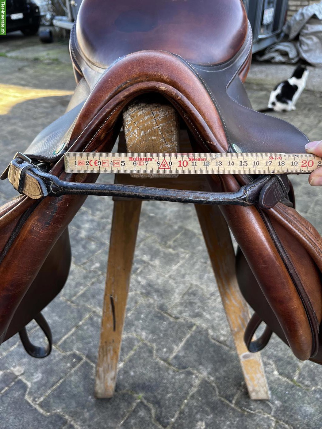 Bild 5: Butet Springsattel mit Sattelgurt und Steigbügelriemen