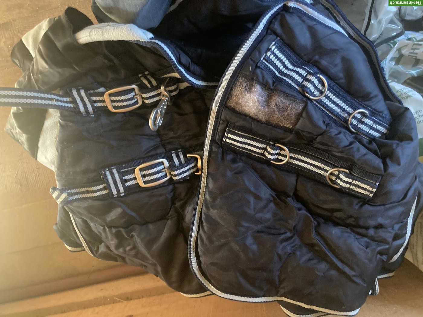 Bild 2: 2 Pferdedecken zu verkaufen