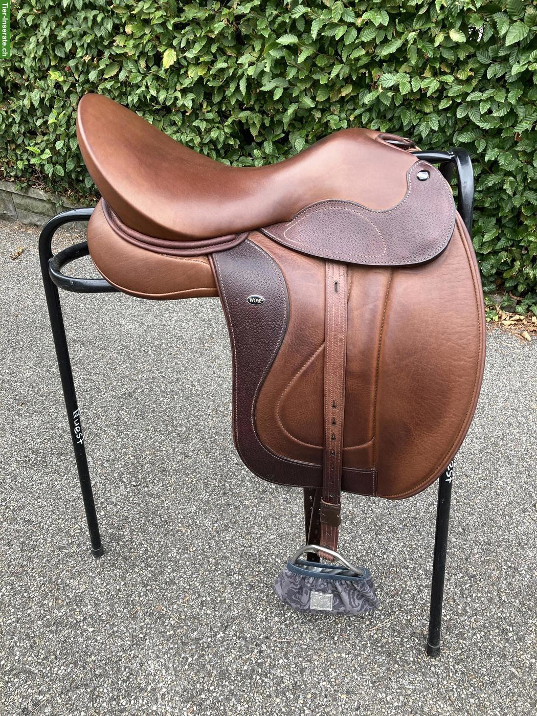 WOW Dressursattel mit Steigbügelriemen & H-Gurt Padded