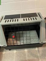 Hundebox mit Schiebetüren zu verkaufen