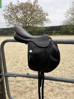 Springsattel Bates Advanta 17.5 Zoll