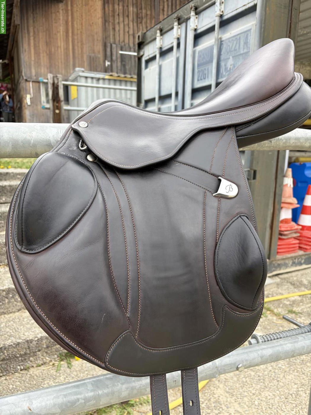 Bild 2: Springsattel Bates Advanta 17.5 Zoll