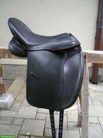 Sattel mit Leder-Sattelbaum (Trekker Dressur), 17 Zoll