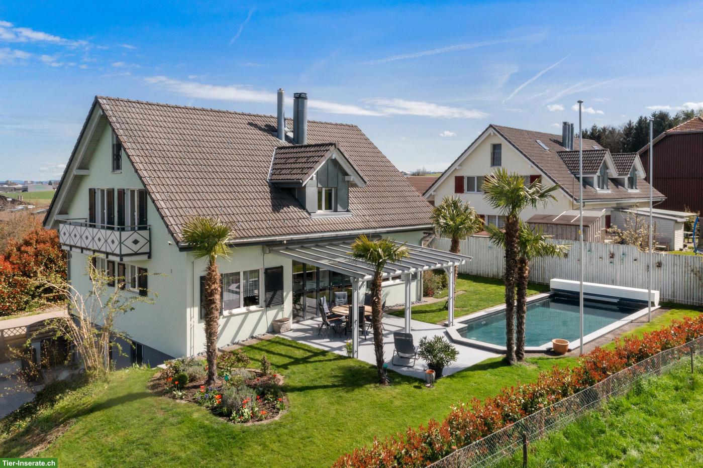 Exklusives 7.5-Zi.-Einfamilienhaus mit Pool und Wellnessbereich