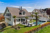 Exklusives 7.5-Zi.-Einfamilienhaus mit Pool und Wellnessbereich
