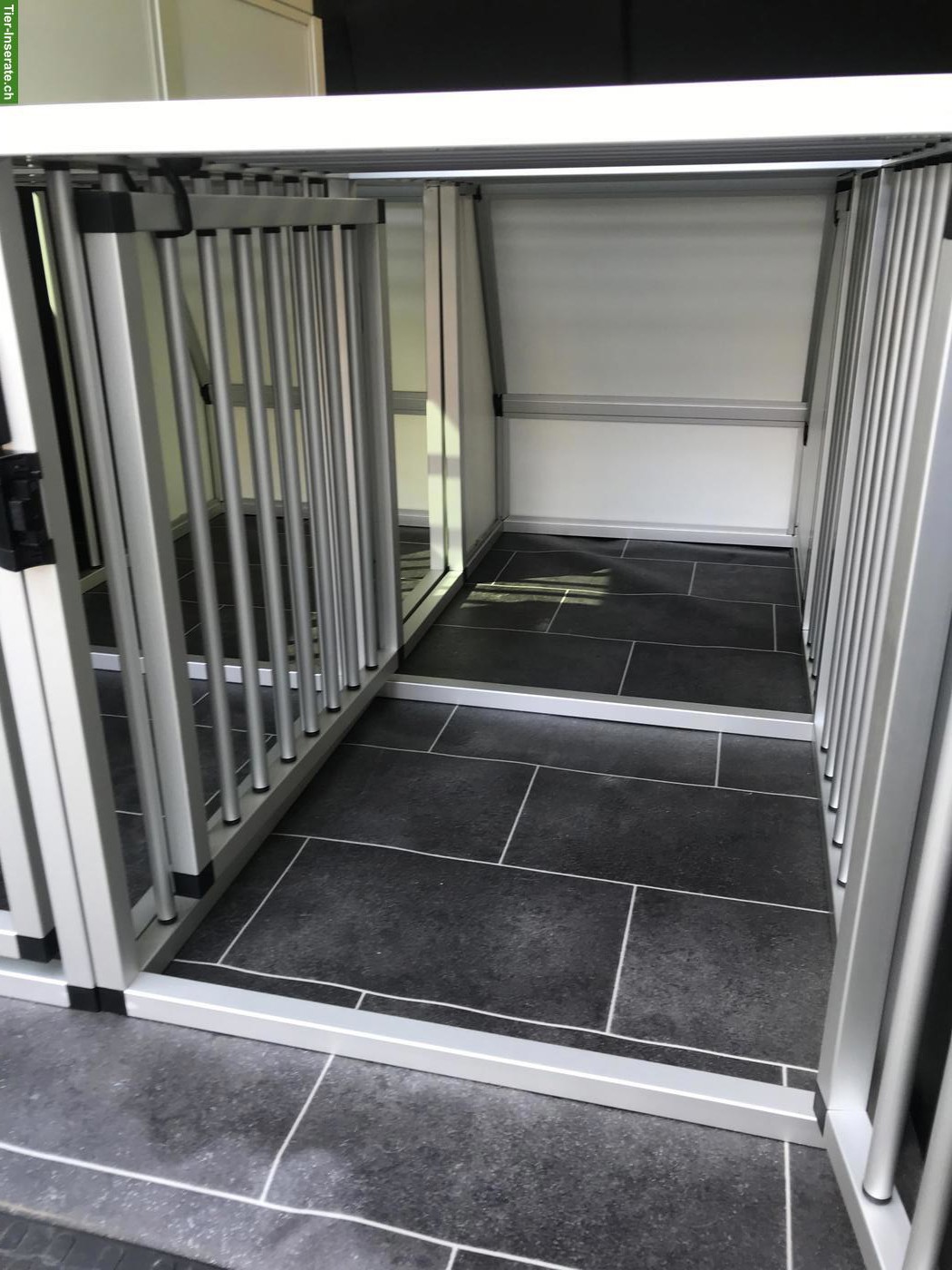Bild 3: Hundetransportbox massgefertigt für Renault Trafic und ähnliche