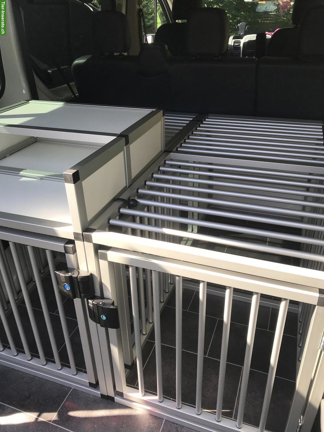 Bild 8: Hundetransportbox massgefertigt für Renault Trafic und ähnliche