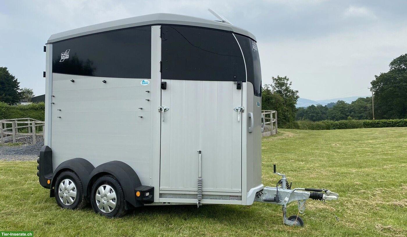 Pferdeanhänger Ifor Williams HBX 403 Silber