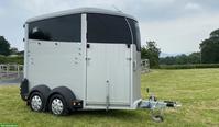 Pferdeanhänger Ifor Williams HBX 403 Silber