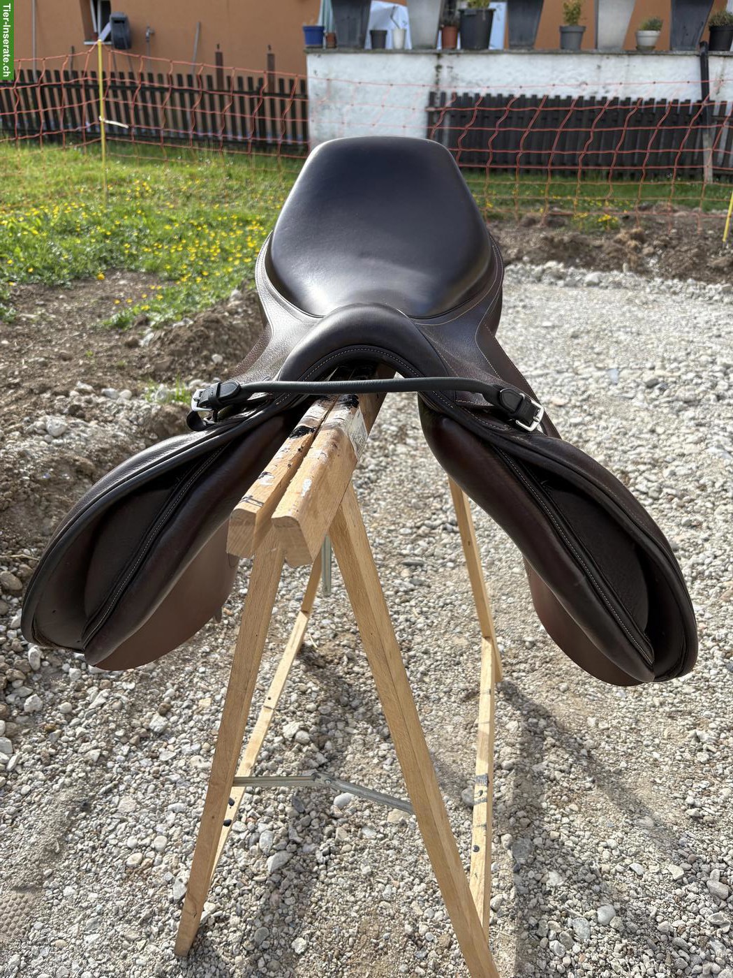 Bild 2: Ikonic Evolution Springsattel 17.5 Zoll zu verkaufen