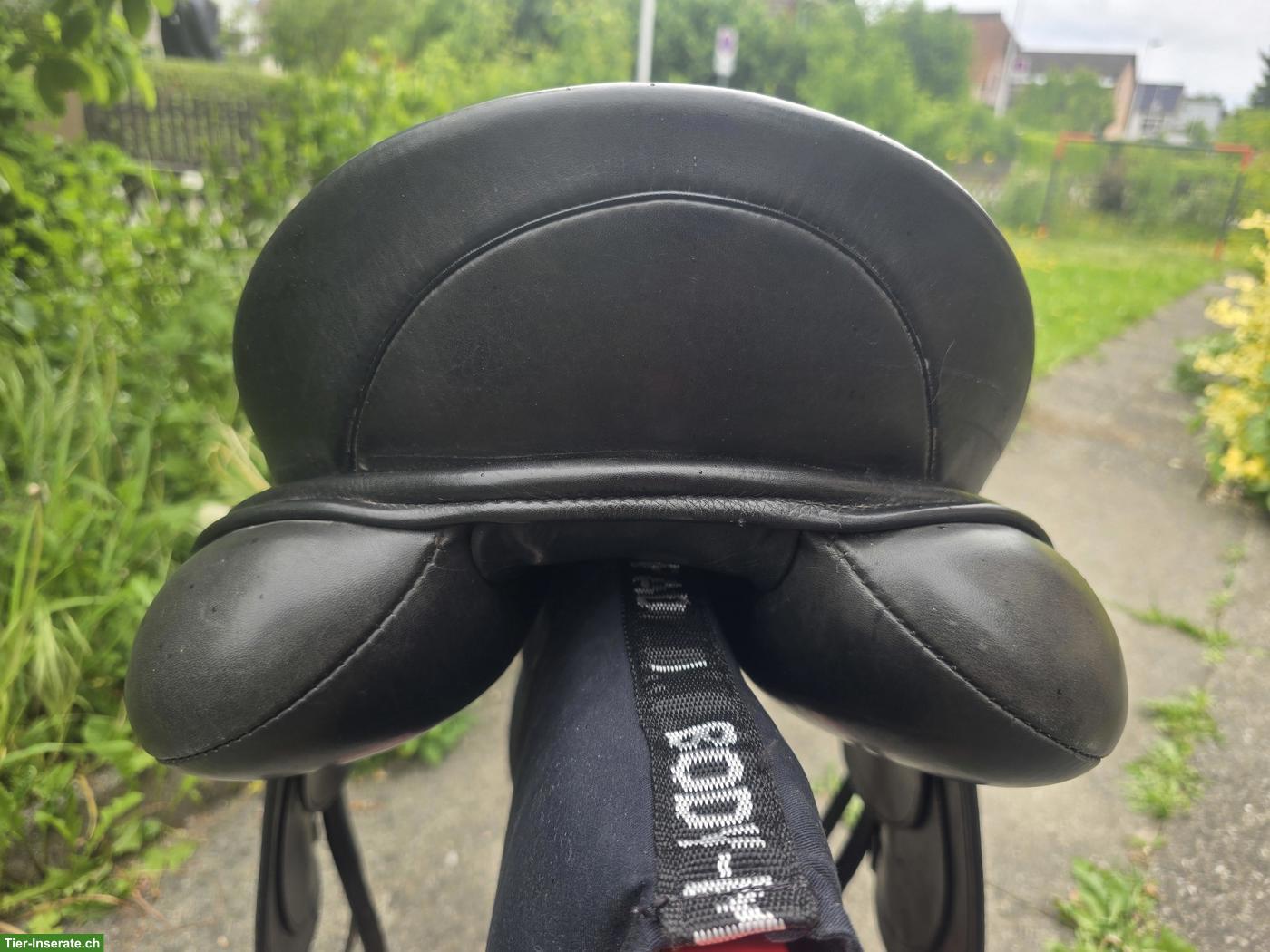 Bild 2: Schleese Triumph Dressursattel 17.5 Zoll zu verkaufen