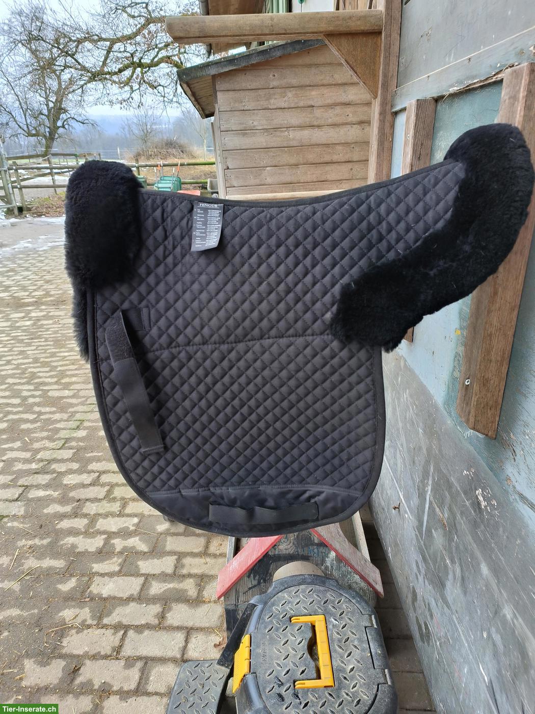 Isländer-Lammfellsatteldecke Fengur zu verkaufen