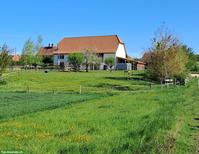 Wunderschöner Pferdehof mit 4 Boxen & Paddock im Schweizer Jura
