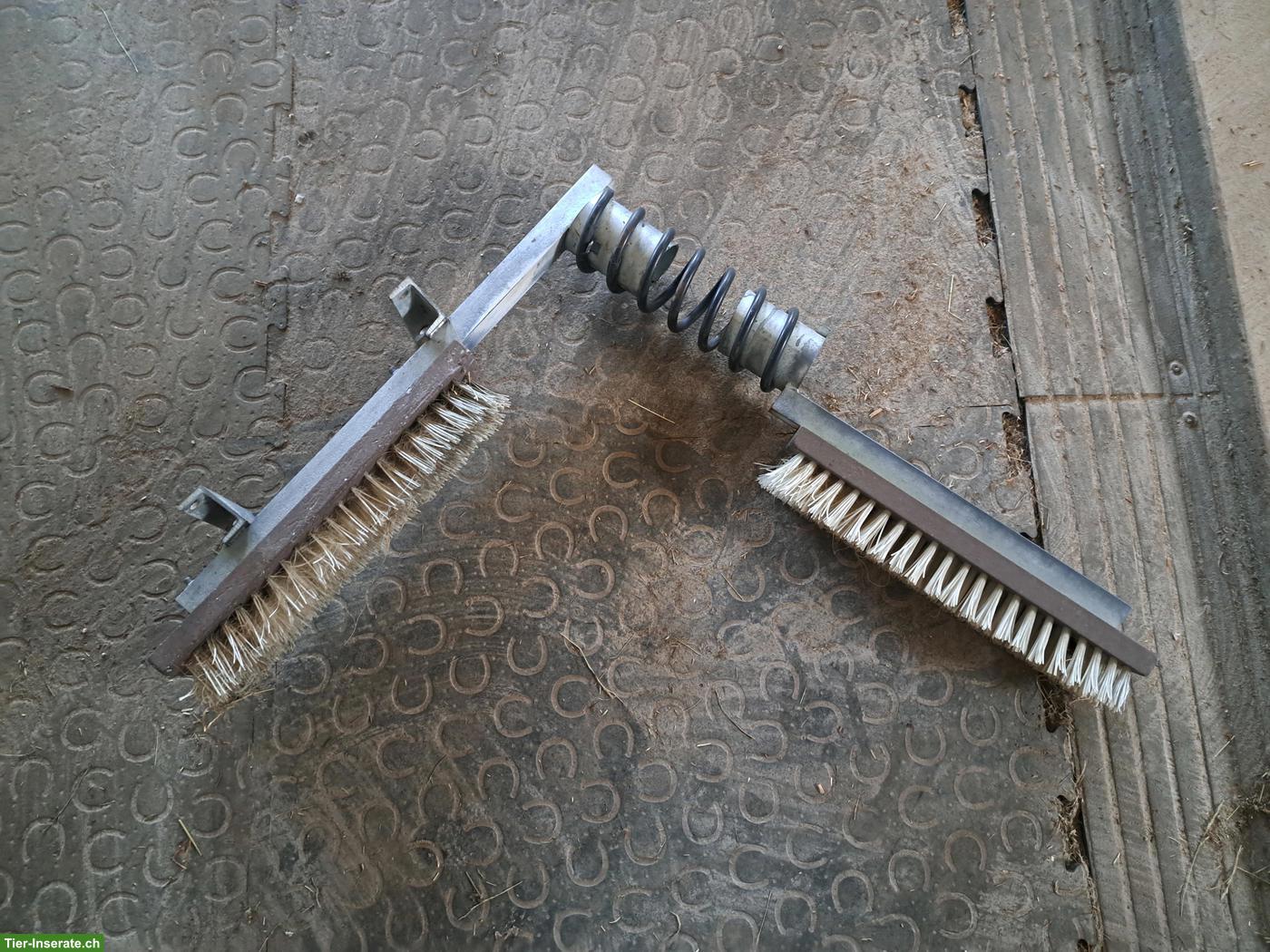2 Kratzbürsten abzugeben