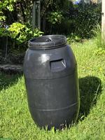 Futter-Fässer 220 Liter zu verkaufen