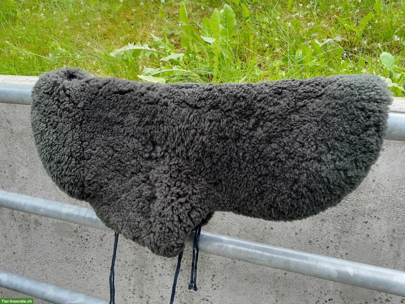Bild 5: Sattelsitzbezug Western mit Hornloch, Lammfell, guter Zustand