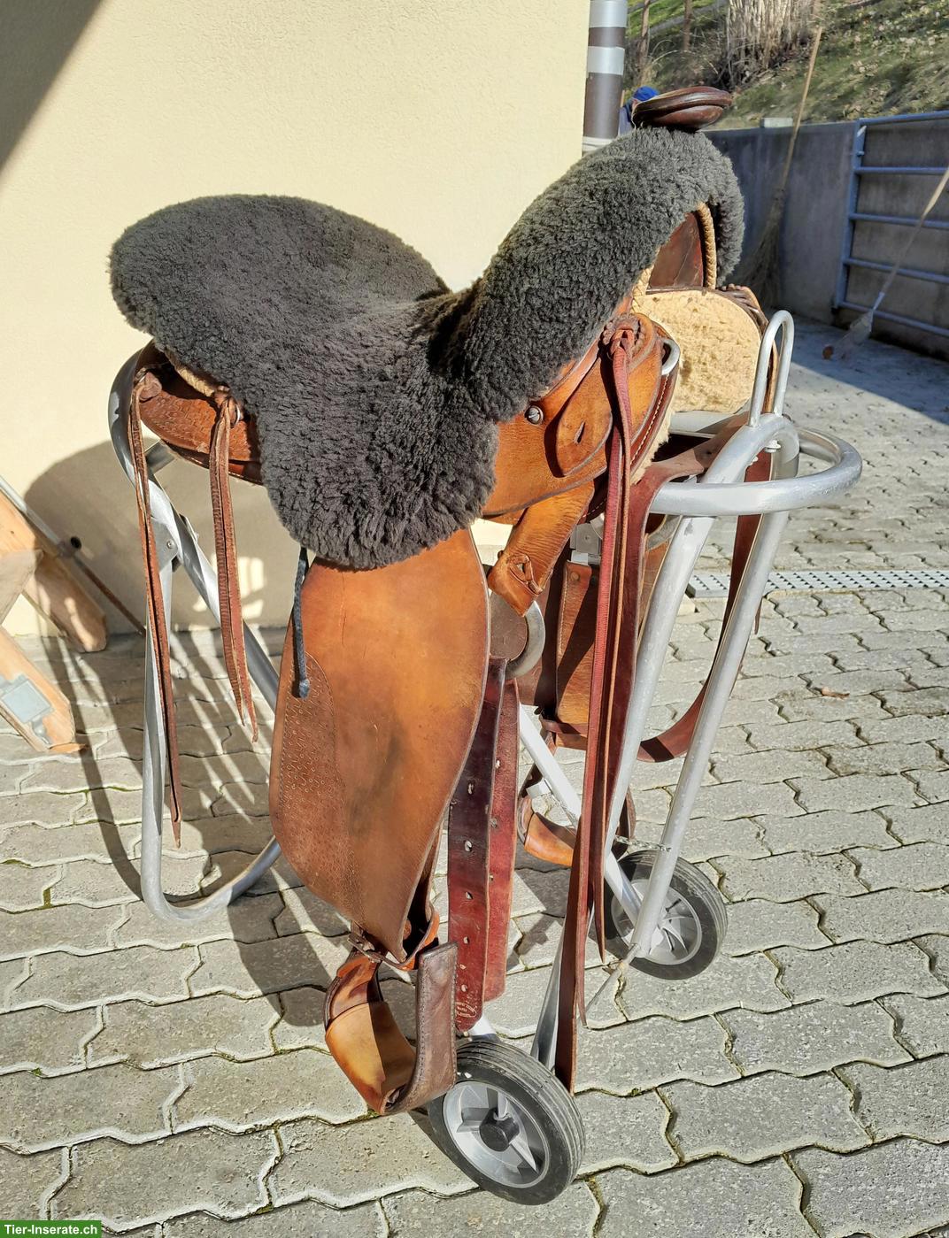 Bild 6: Sattelsitzbezug Western mit Hornloch, Lammfell, guter Zustand