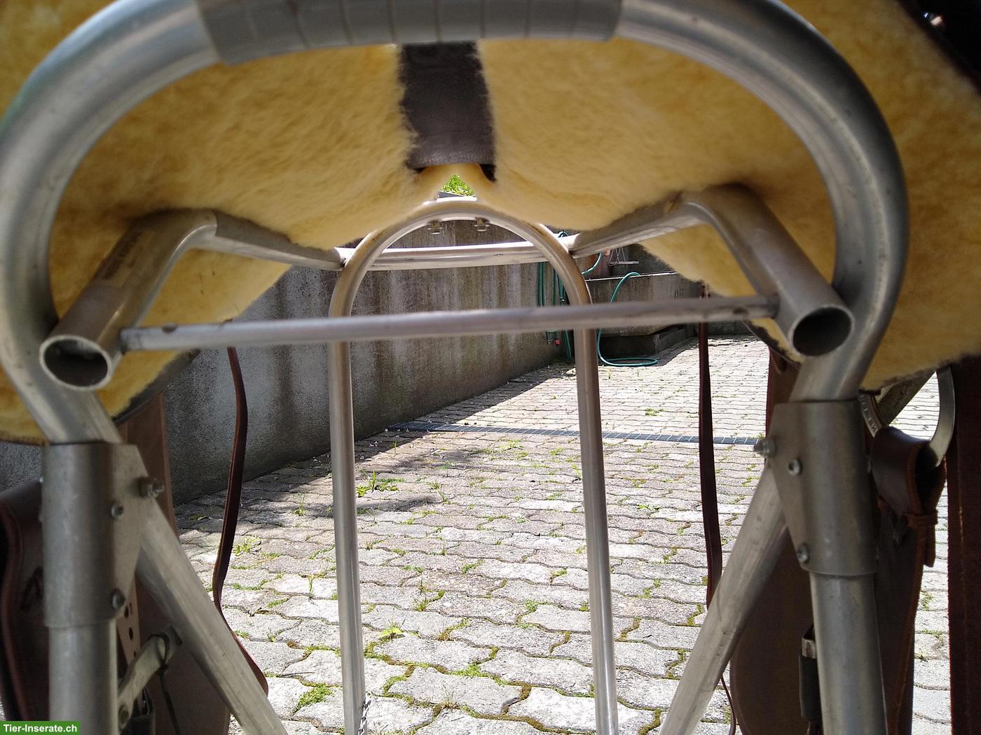 Bild 6: Kurzer Roundskirt-Westernsattel, ideal für Kleinpferd, 15", neuwertig