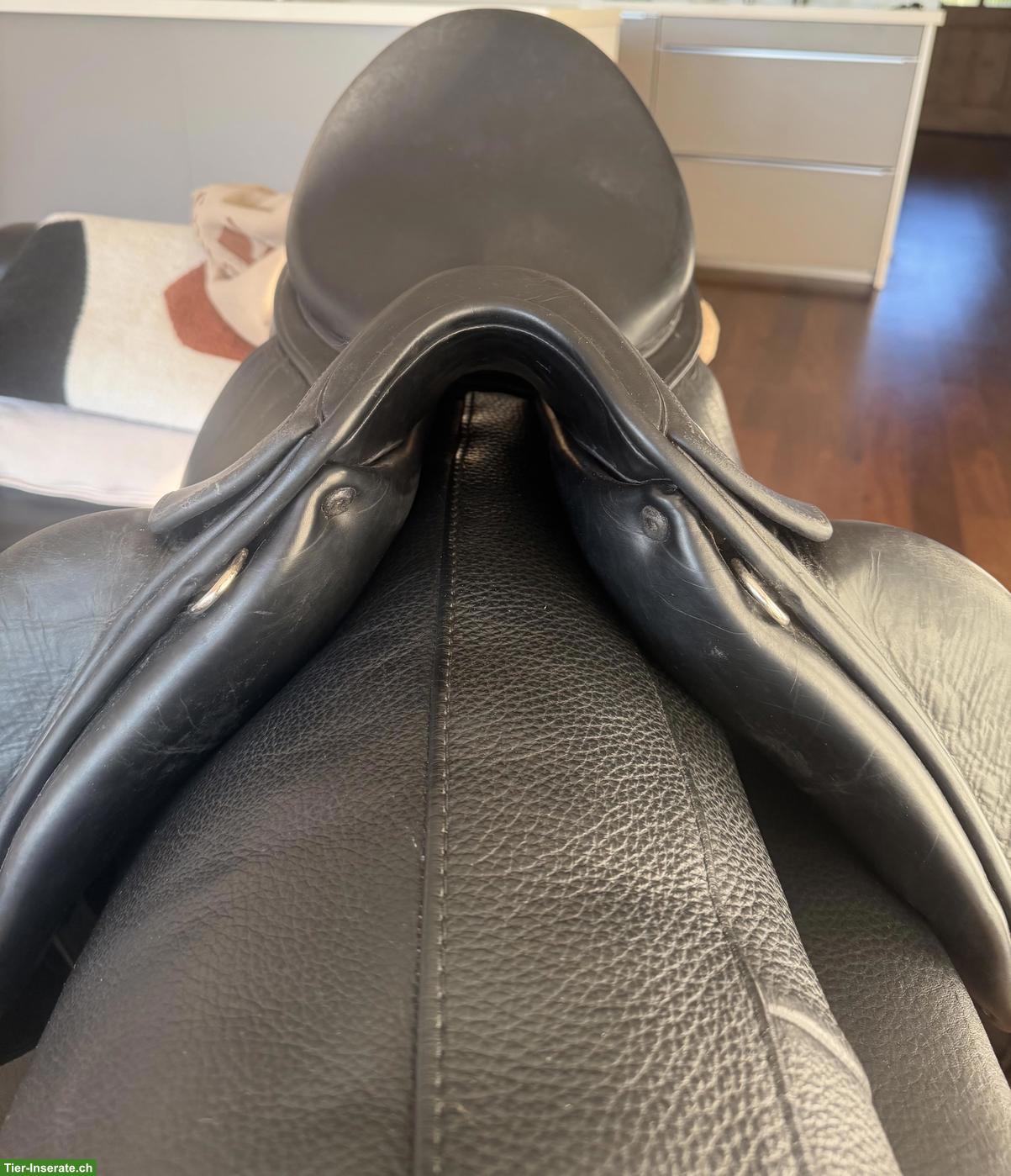 Bild 5: Childeric Dressursattel DHE 17.5 Zoll zu verkaufen
